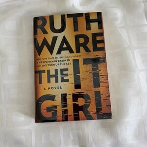 Ruth Ware’s The It Girl BOOK